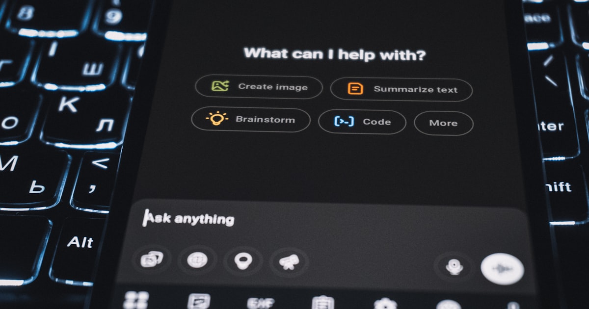 AI Marketing Tools tren giao dien smartphone