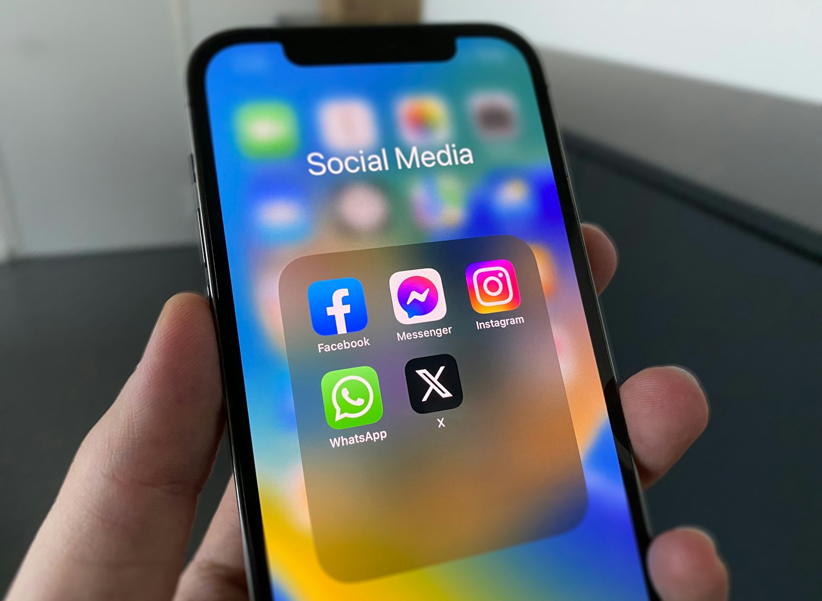 Chatbot AI tư vấn khách hàng qua tin nhắn Messenger